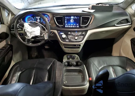 2017 Chrysler Pacifica Touring L z USA, uszkodzony, nr VIN 2C4RC1BG4HR850925